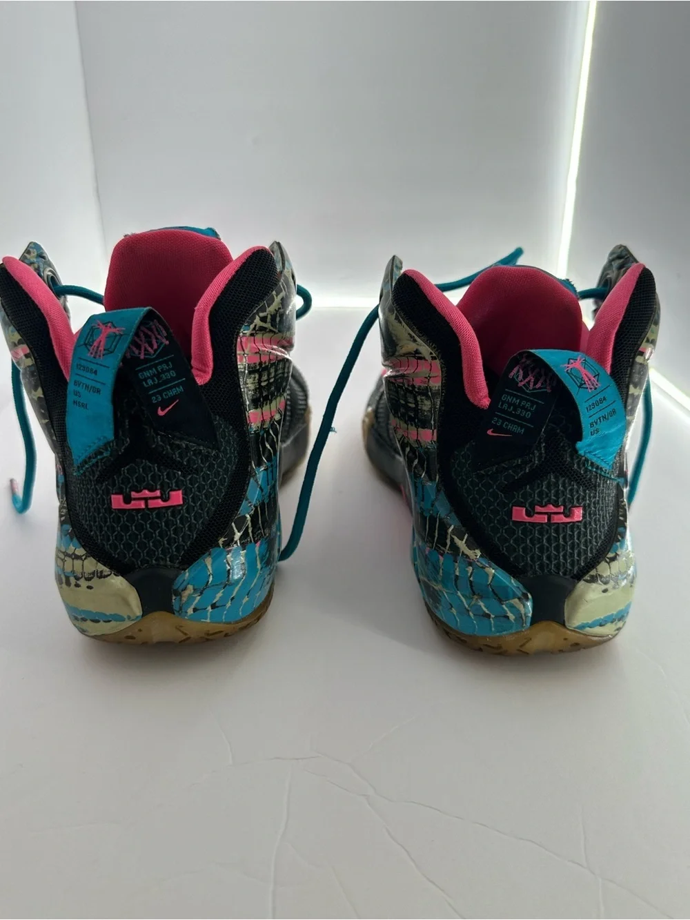 Nike LeBron XLL 12 23 Chromosome Kids Black and pink Sneakers Blue Laces Size 6Y